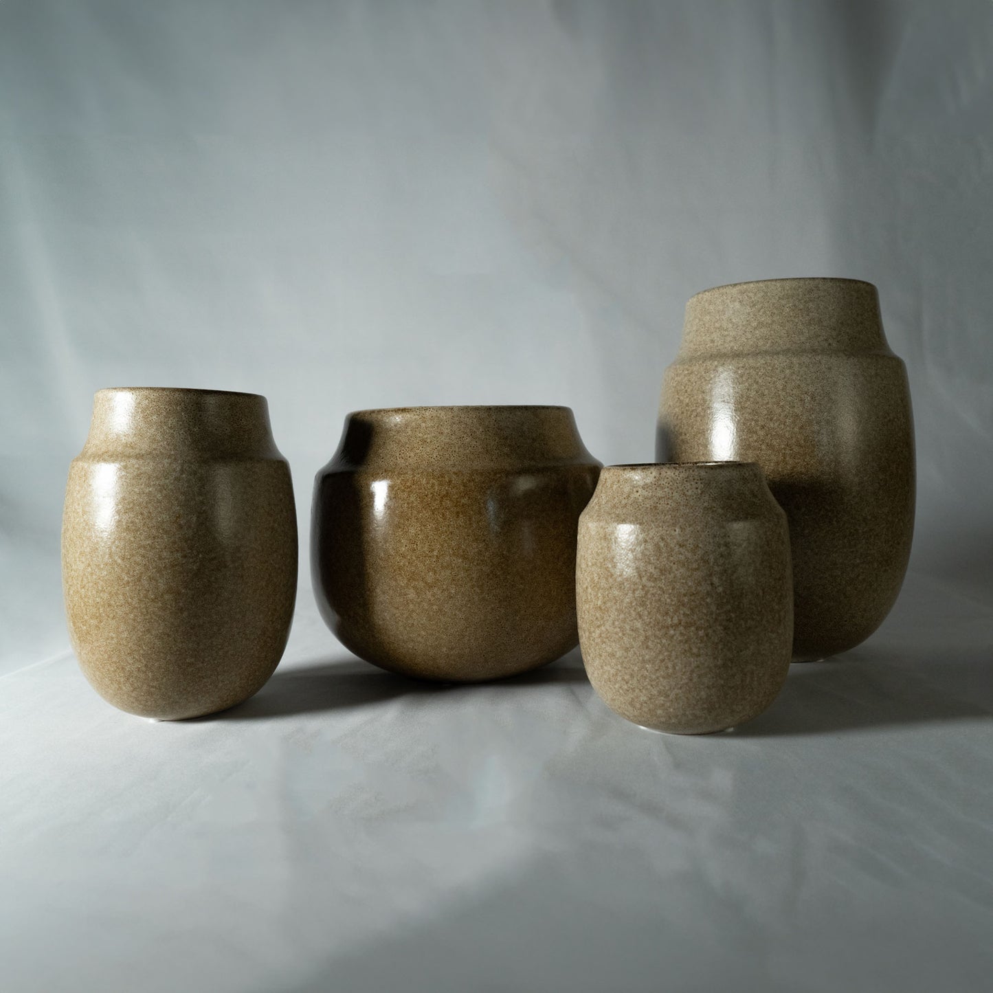 ビンテージ感のある反応染め フラワーベース「AYA VASE」 花瓶 セラミック製