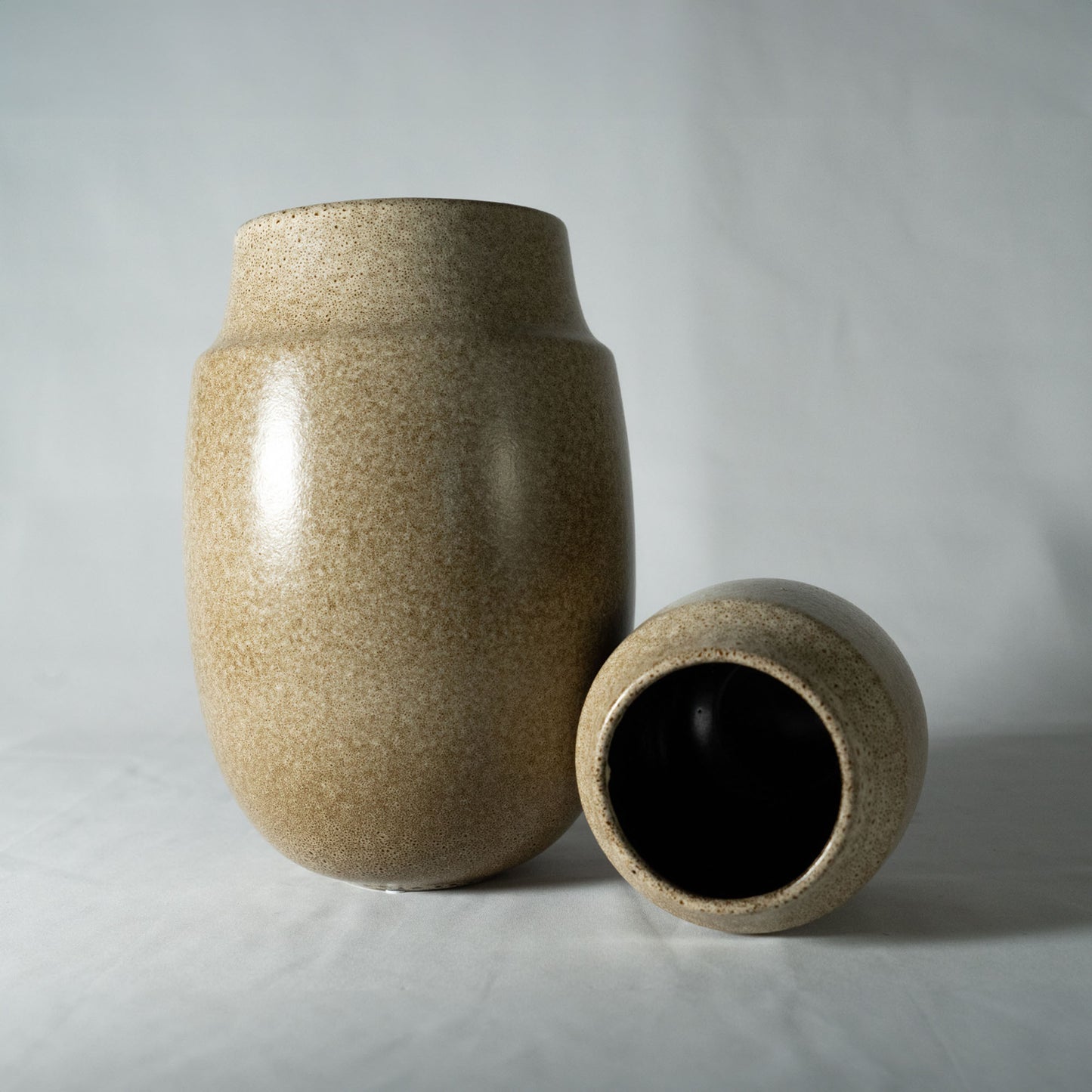 ビンテージ感のある反応染め フラワーベース「AYA VASE」 花瓶 セラミック製