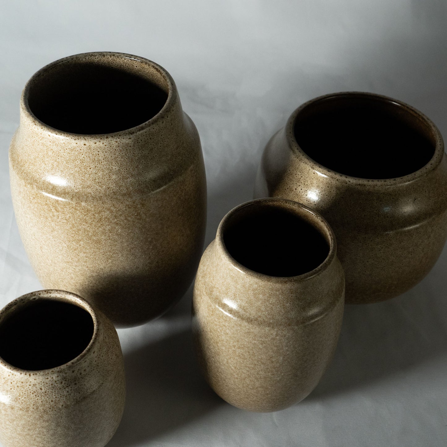 ビンテージ感のある反応染め フラワーベース「AYA VASE」 花瓶 セラミック製