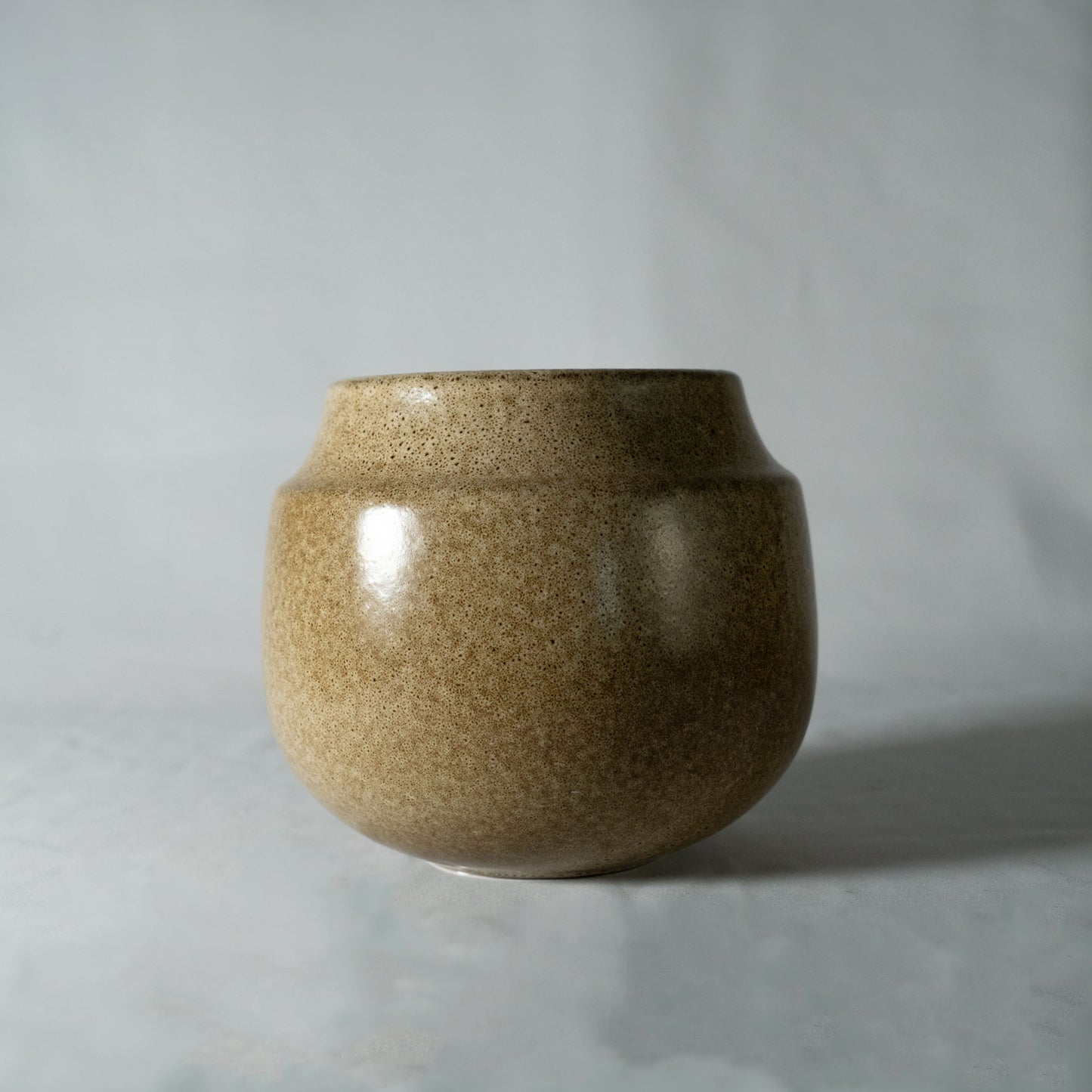 ビンテージ感のある反応染め フラワーベース「AYA VASE」 花瓶 セラミック製