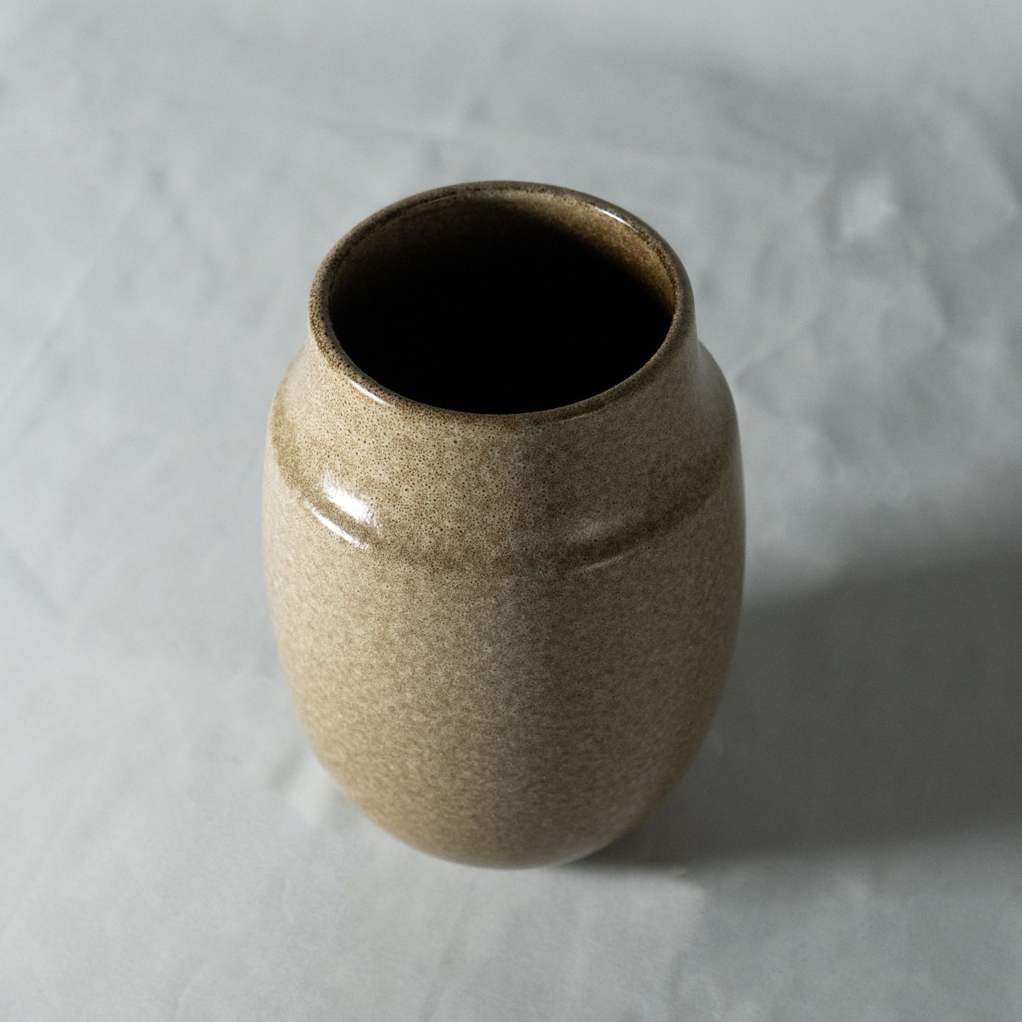 ビンテージ感のある反応染め フラワーベース「AYA VASE」 花瓶 セラミック製