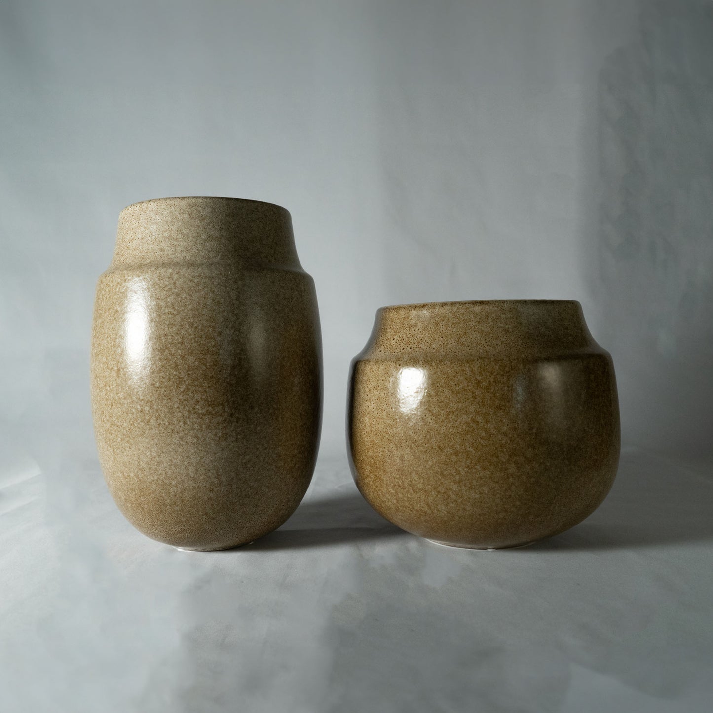 ビンテージ感のある反応染め フラワーベース「AYA VASE」 花瓶 セラミック製